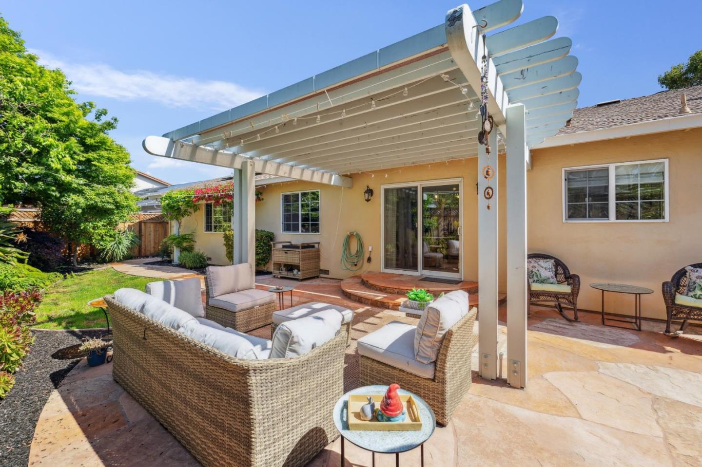 Detail Gallery Image 39 of 56 For 420 Bark Dr, Redwood City,  CA 94065 - 4 Beds | 2/1 Baths