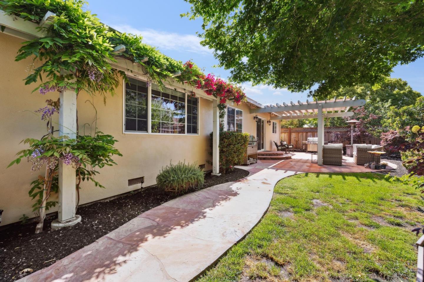 Detail Gallery Image 40 of 56 For 420 Bark Dr, Redwood City,  CA 94065 - 4 Beds | 2/1 Baths