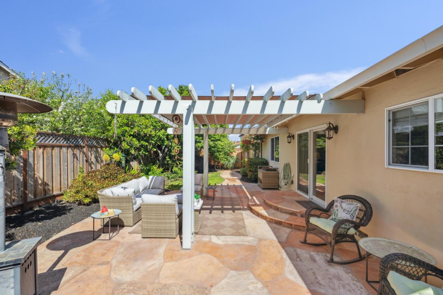Detail Gallery Image 41 of 56 For 420 Bark Dr, Redwood City,  CA 94065 - 4 Beds | 2/1 Baths