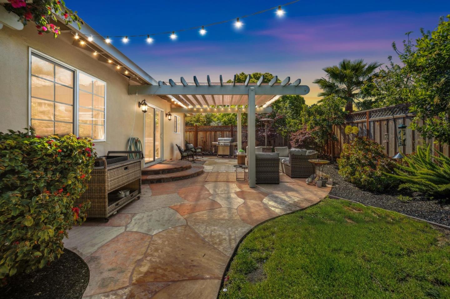 Detail Gallery Image 42 of 56 For 420 Bark Dr, Redwood City,  CA 94065 - 4 Beds | 2/1 Baths