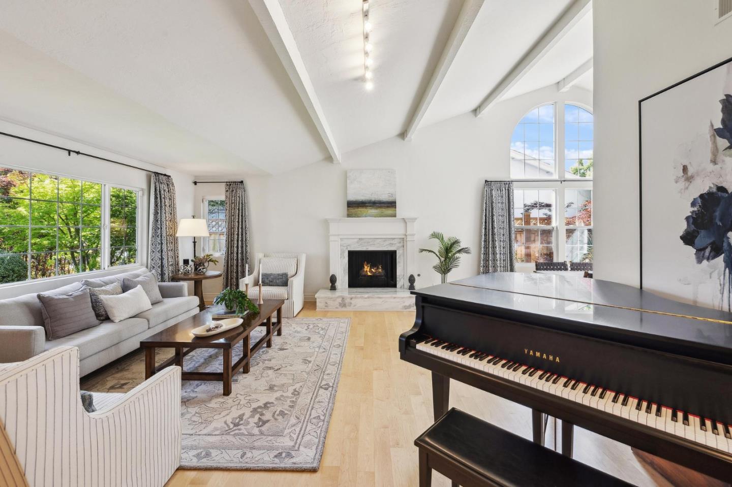 Detail Gallery Image 6 of 56 For 420 Bark Dr, Redwood City,  CA 94065 - 4 Beds | 2/1 Baths