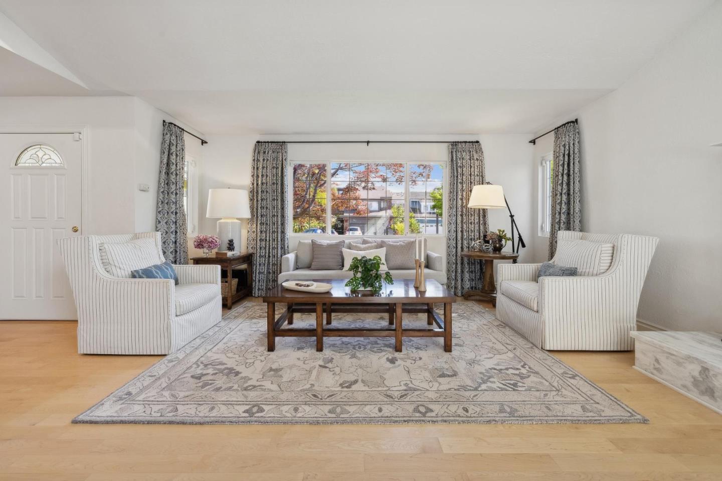 Detail Gallery Image 7 of 56 For 420 Bark Dr, Redwood City,  CA 94065 - 4 Beds | 2/1 Baths