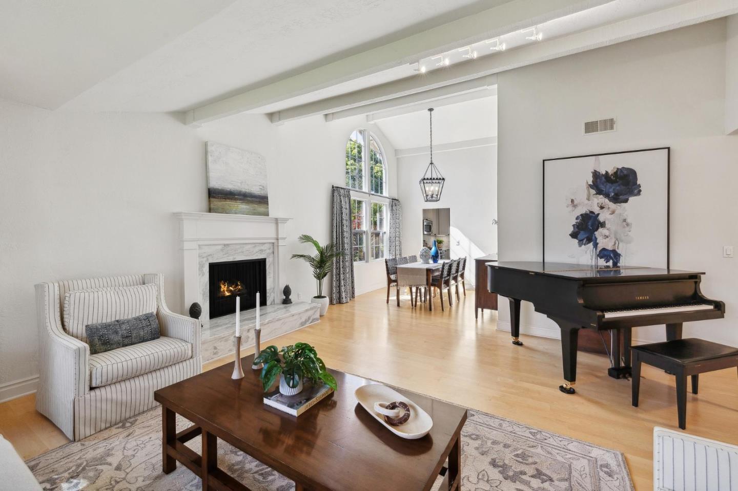 Detail Gallery Image 9 of 56 For 420 Bark Dr, Redwood City,  CA 94065 - 4 Beds | 2/1 Baths