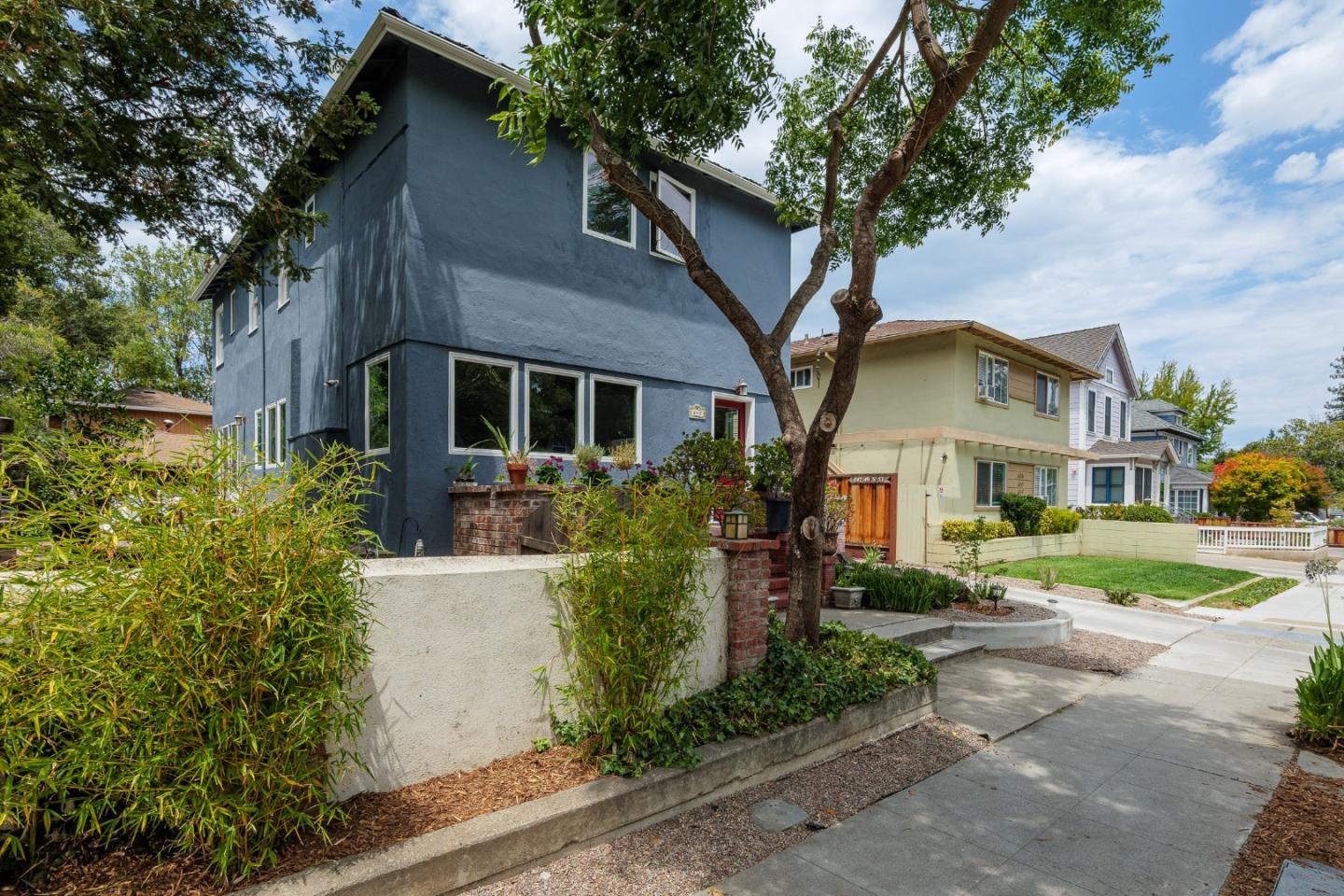 Detail Gallery Image 3 of 31 For 643 Channing Ave, Palo Alto,  CA 94301 - 3 Beds | 3 Baths