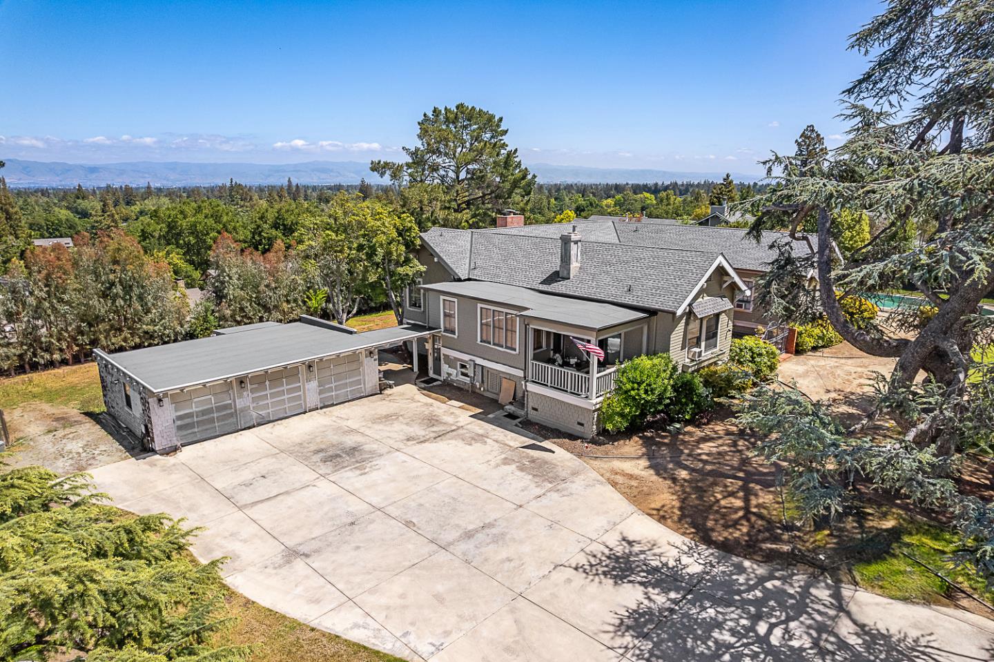 Detail Gallery Image 2 of 31 For 730 Mora Dr, Los Altos,  CA 94024 - 4 Beds | 3/3 Baths