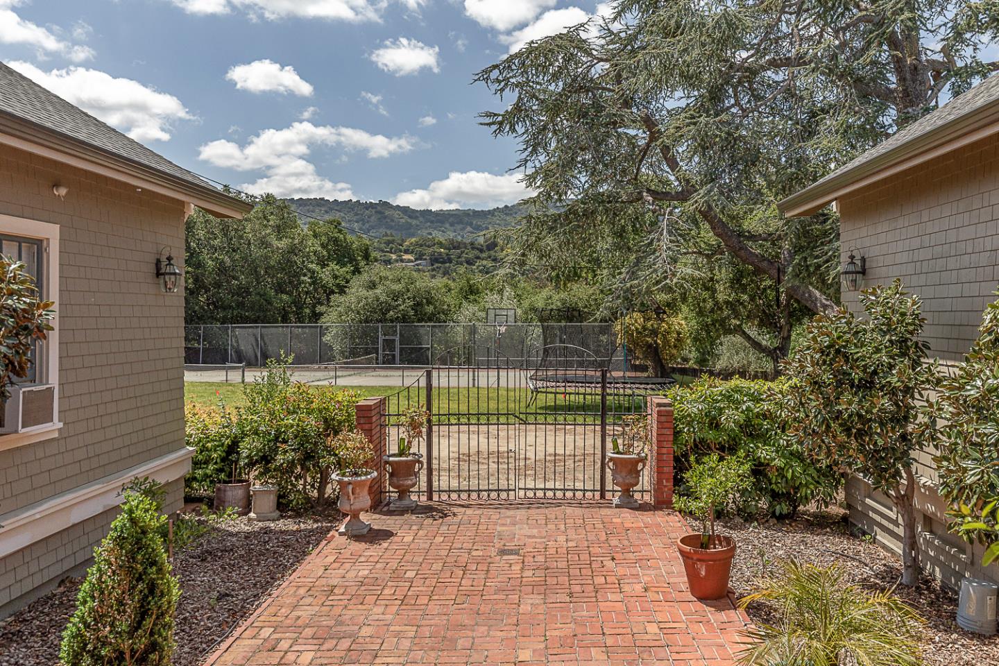 Detail Gallery Image 8 of 31 For 730 Mora Dr, Los Altos,  CA 94024 - 4 Beds | 3/3 Baths