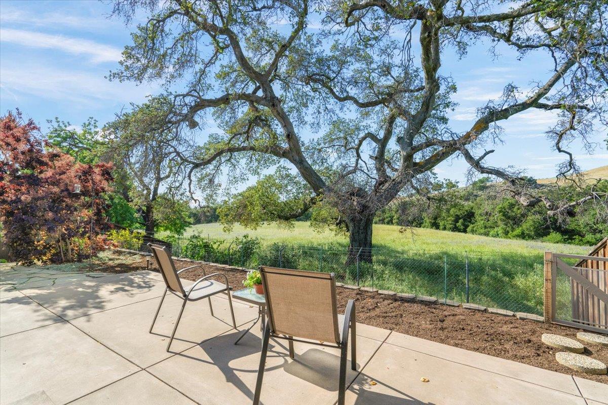 Detail Gallery Image 1 of 35 For 7137 via Solana, San Jose,  CA 95135 - 3 Beds | 2 Baths
