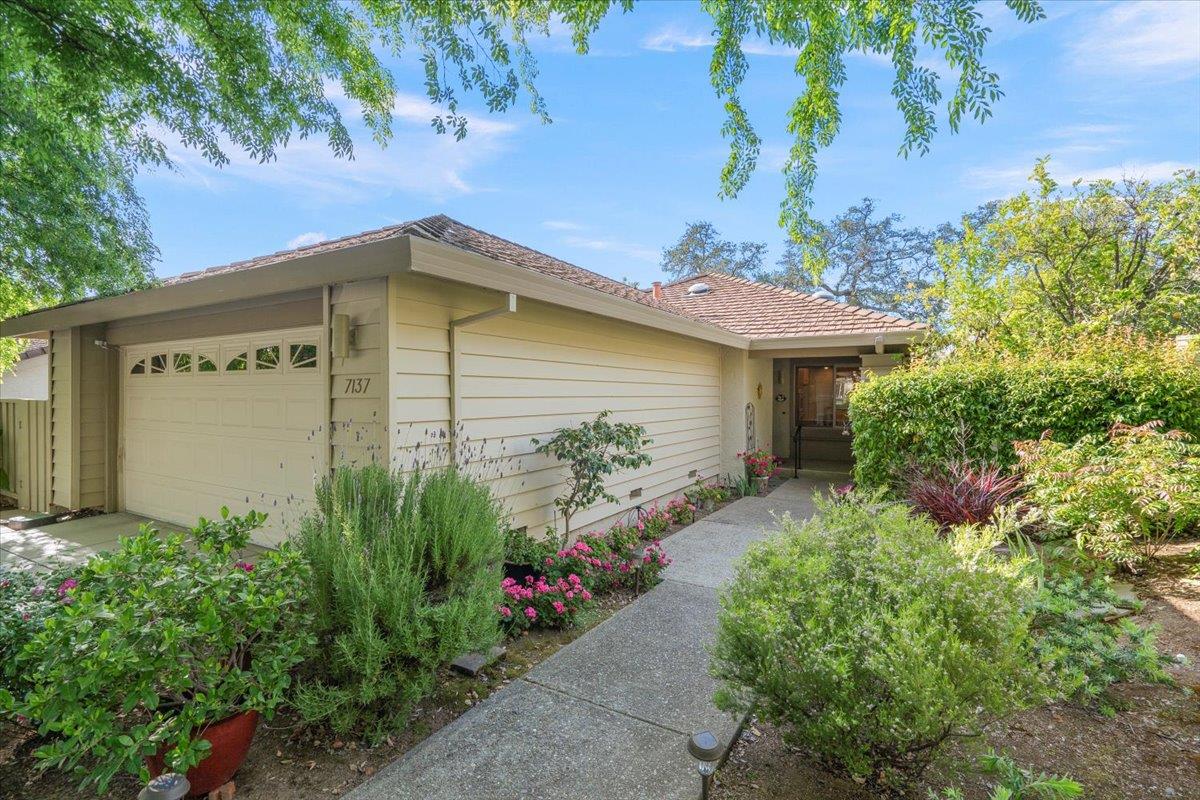 Detail Gallery Image 3 of 35 For 7137 via Solana, San Jose,  CA 95135 - 3 Beds | 2 Baths