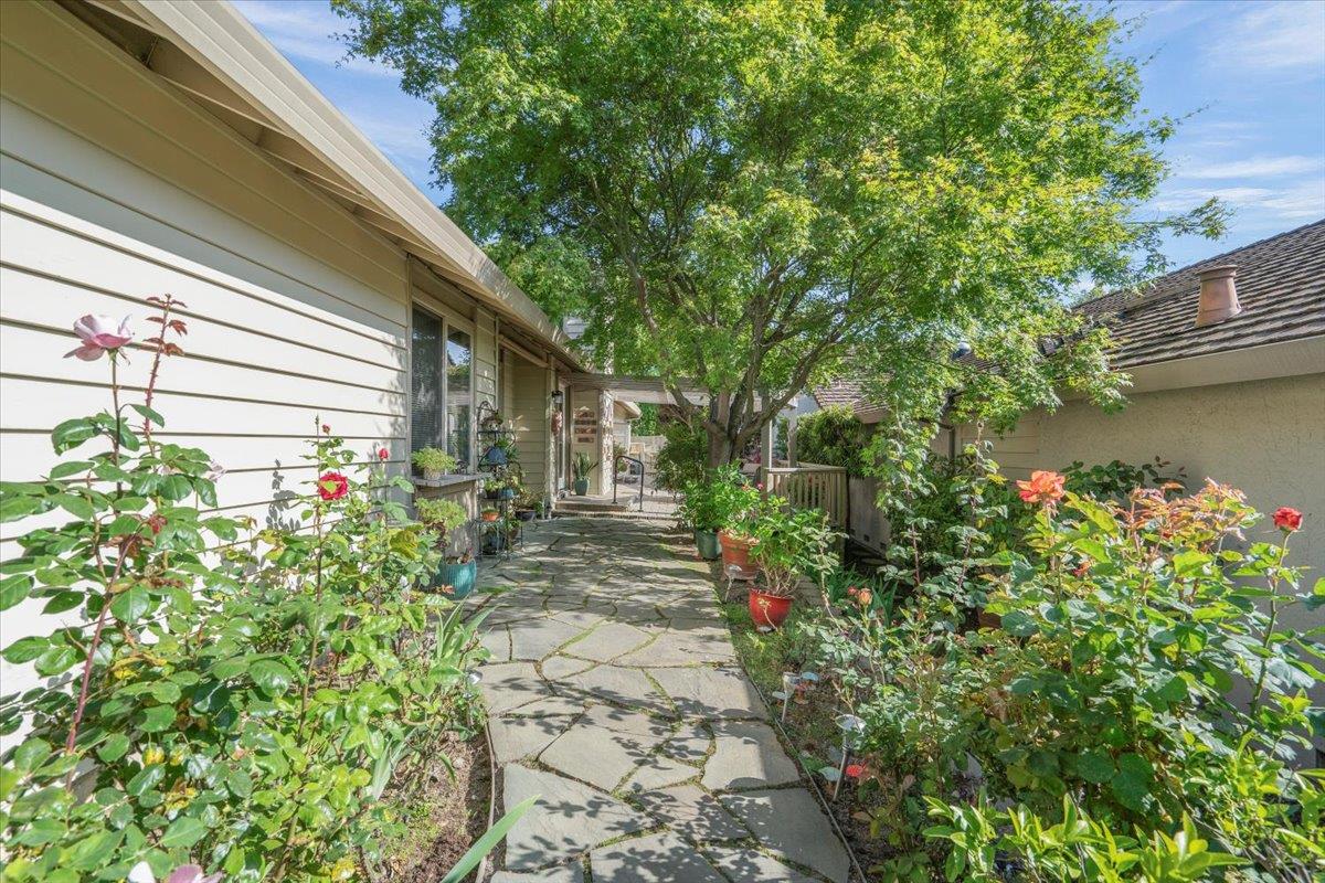 Detail Gallery Image 4 of 35 For 7137 via Solana, San Jose,  CA 95135 - 3 Beds | 2 Baths