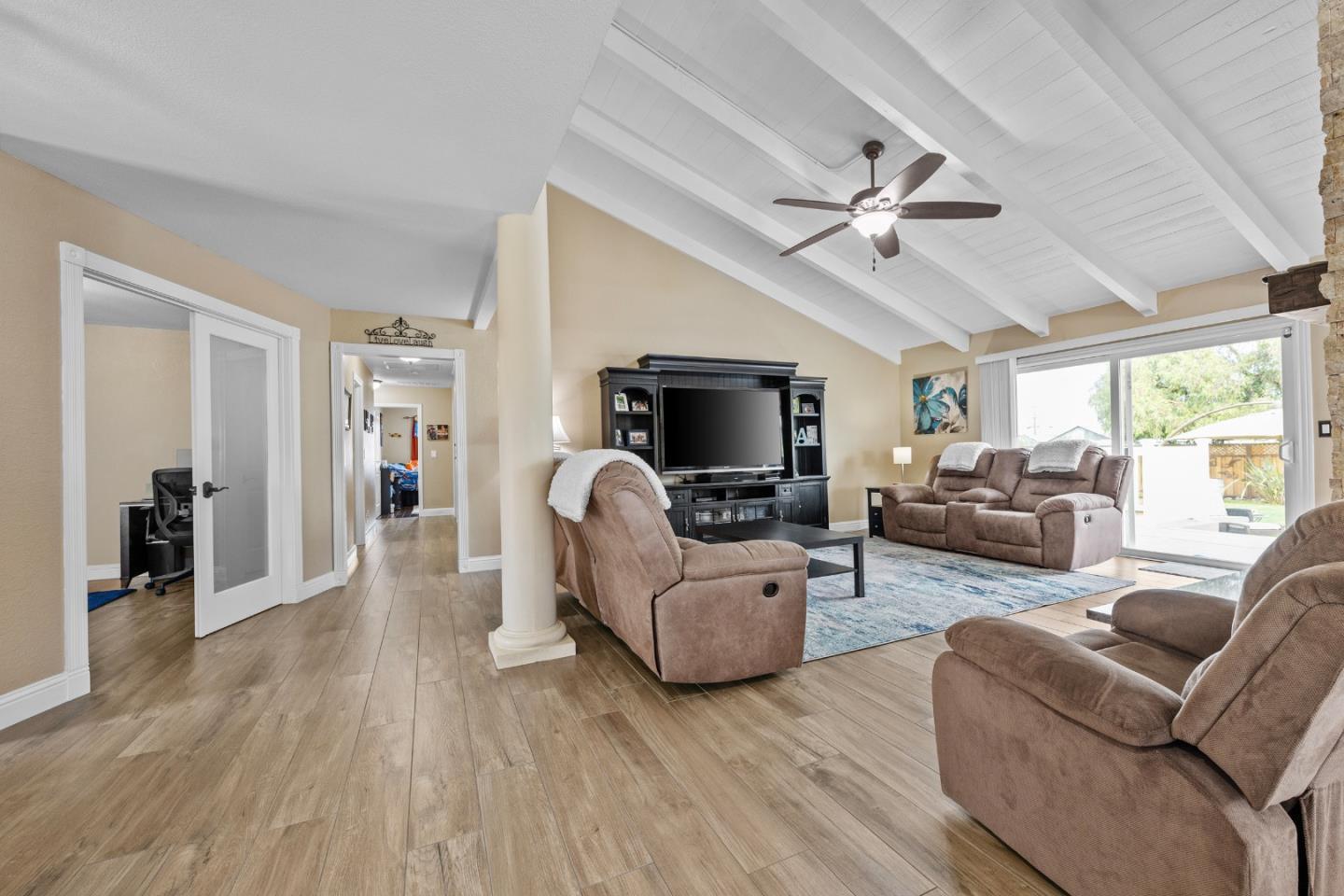 Detail Gallery Image 11 of 64 For 1655 Santa Ana Rd, Hollister,  CA 95023 - 3 Beds | 2/1 Baths