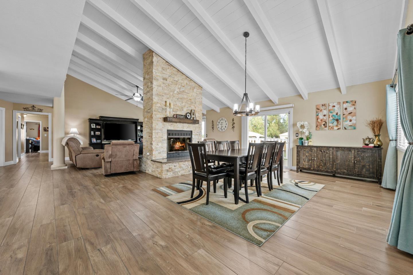 Detail Gallery Image 15 of 64 For 1655 Santa Ana Rd, Hollister,  CA 95023 - 3 Beds | 2/1 Baths