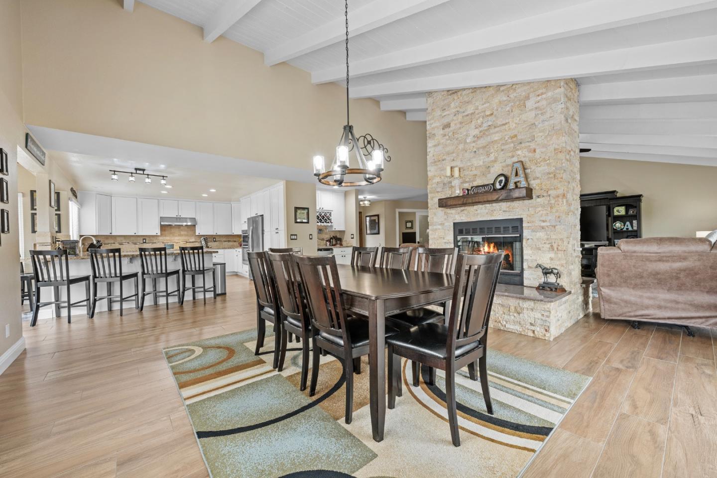 Detail Gallery Image 17 of 64 For 1655 Santa Ana Rd, Hollister,  CA 95023 - 3 Beds | 2/1 Baths
