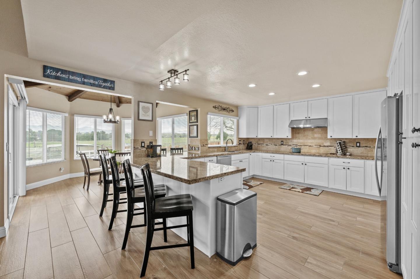 Detail Gallery Image 18 of 64 For 1655 Santa Ana Rd, Hollister,  CA 95023 - 3 Beds | 2/1 Baths
