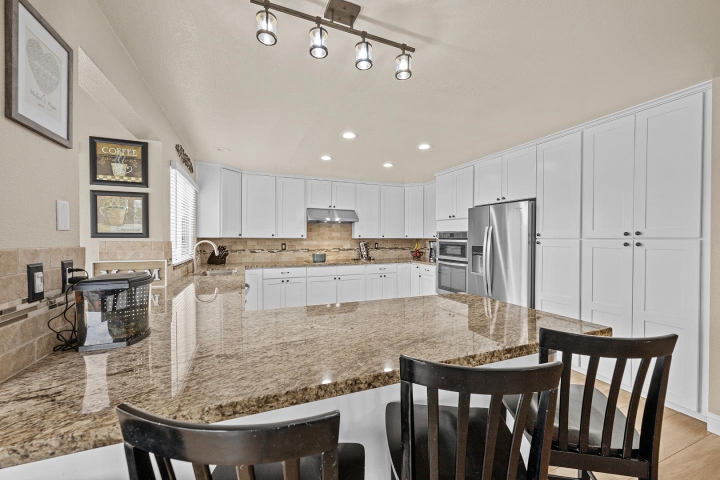 Detail Gallery Image 19 of 64 For 1655 Santa Ana Rd, Hollister,  CA 95023 - 3 Beds | 2/1 Baths