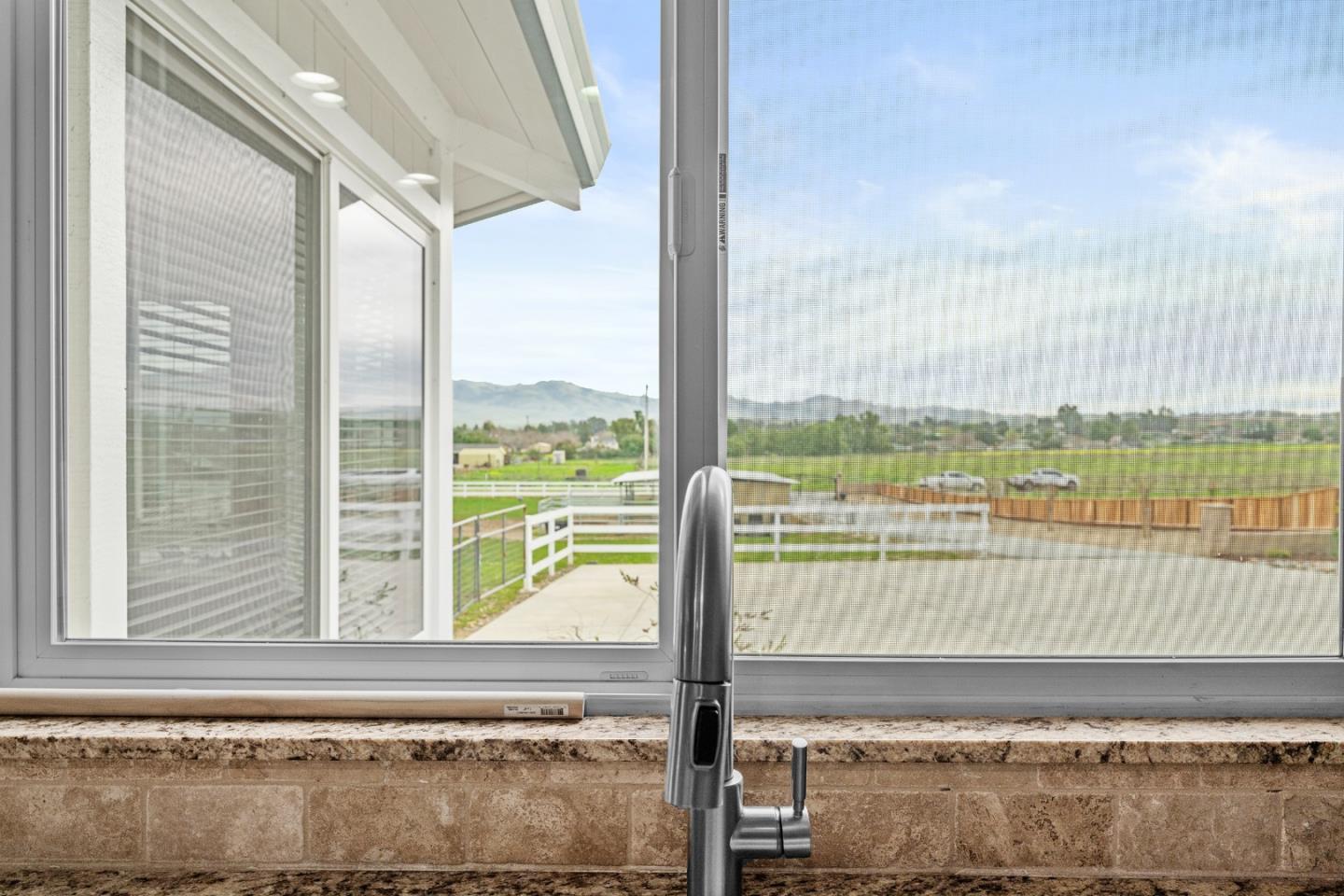 Detail Gallery Image 22 of 64 For 1655 Santa Ana Rd, Hollister,  CA 95023 - 3 Beds | 2/1 Baths