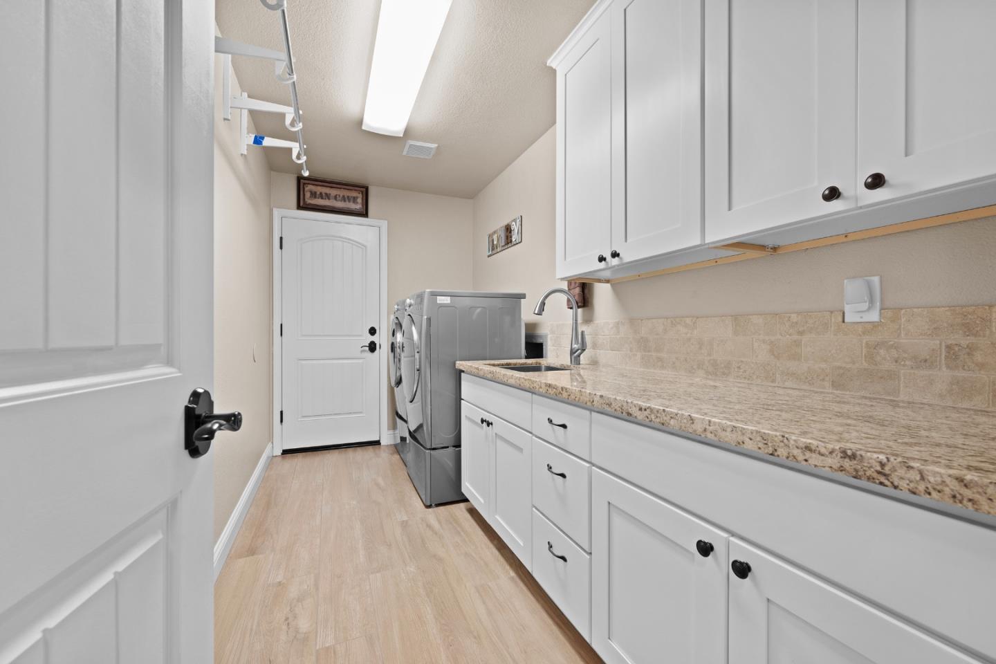 Detail Gallery Image 29 of 64 For 1655 Santa Ana Rd, Hollister,  CA 95023 - 3 Beds | 2/1 Baths