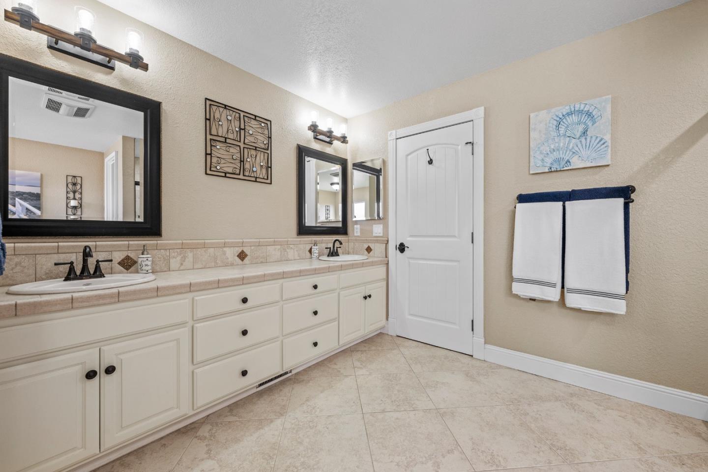Detail Gallery Image 35 of 64 For 1655 Santa Ana Rd, Hollister,  CA 95023 - 3 Beds | 2/1 Baths