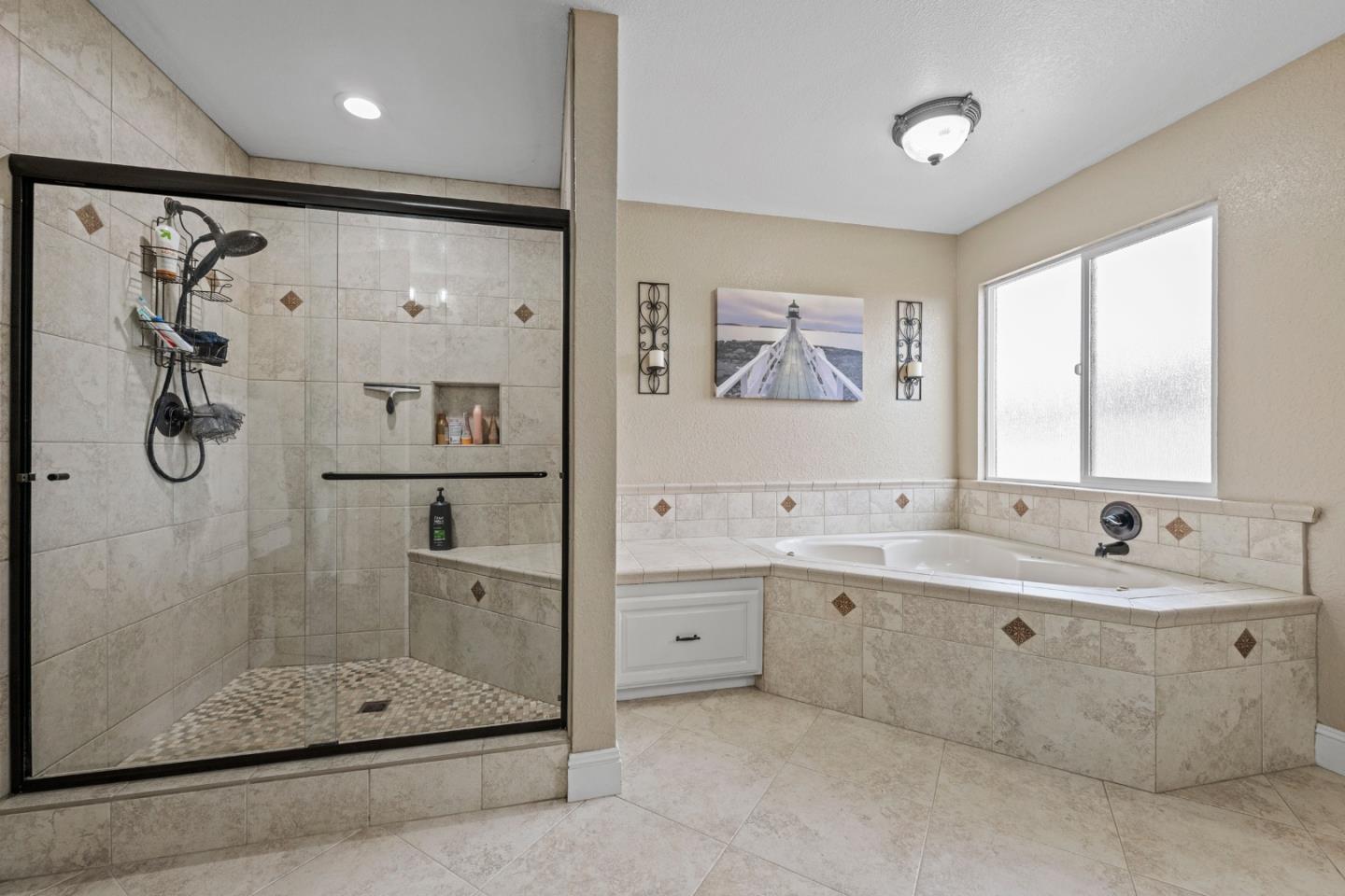 Detail Gallery Image 36 of 64 For 1655 Santa Ana Rd, Hollister,  CA 95023 - 3 Beds | 2/1 Baths