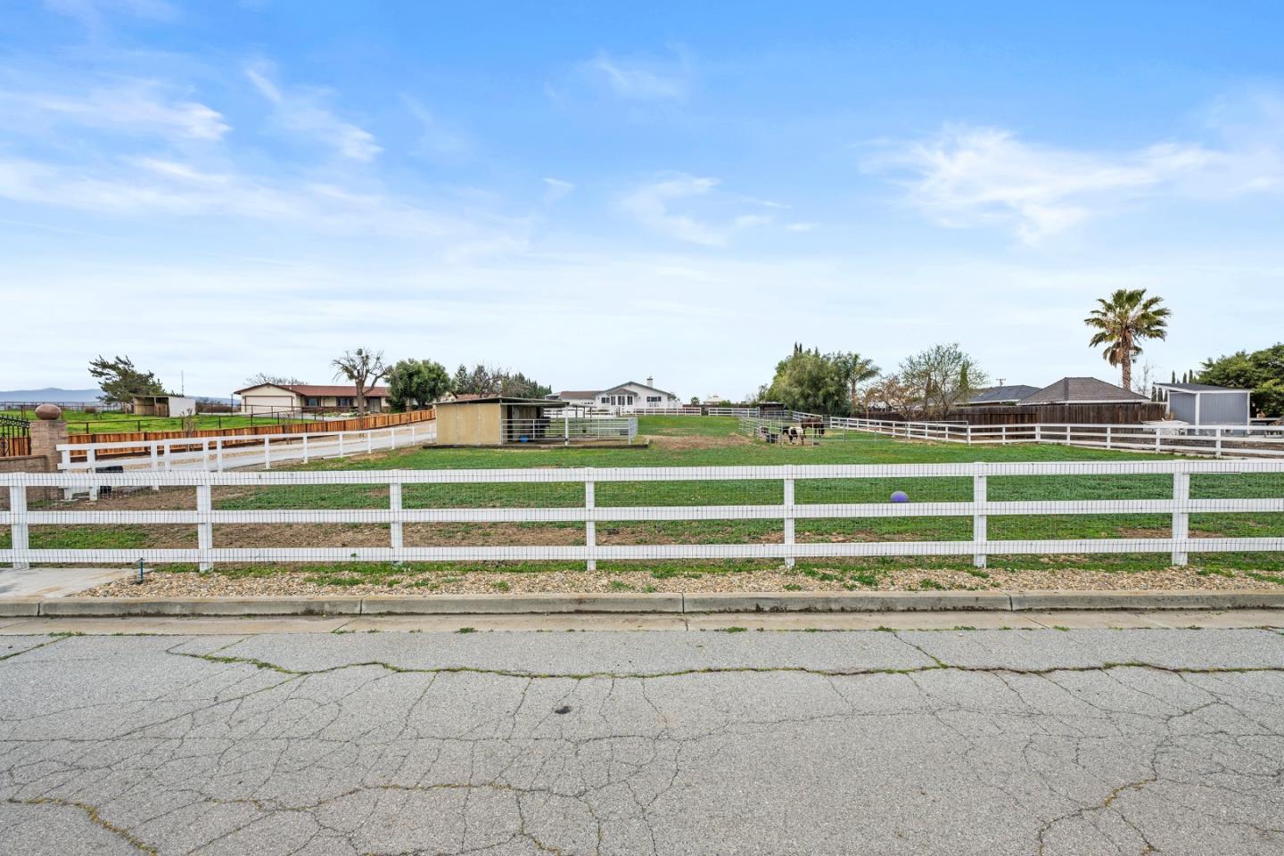Detail Gallery Image 5 of 64 For 1655 Santa Ana Rd, Hollister,  CA 95023 - 3 Beds | 2/1 Baths