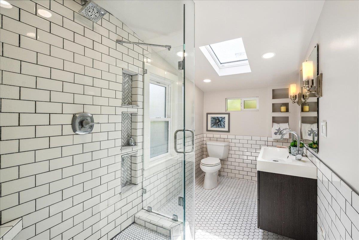 Detail Gallery Image 15 of 38 For 799 Grace St, Monterey,  CA 93940 - 3 Beds | 1 Baths
