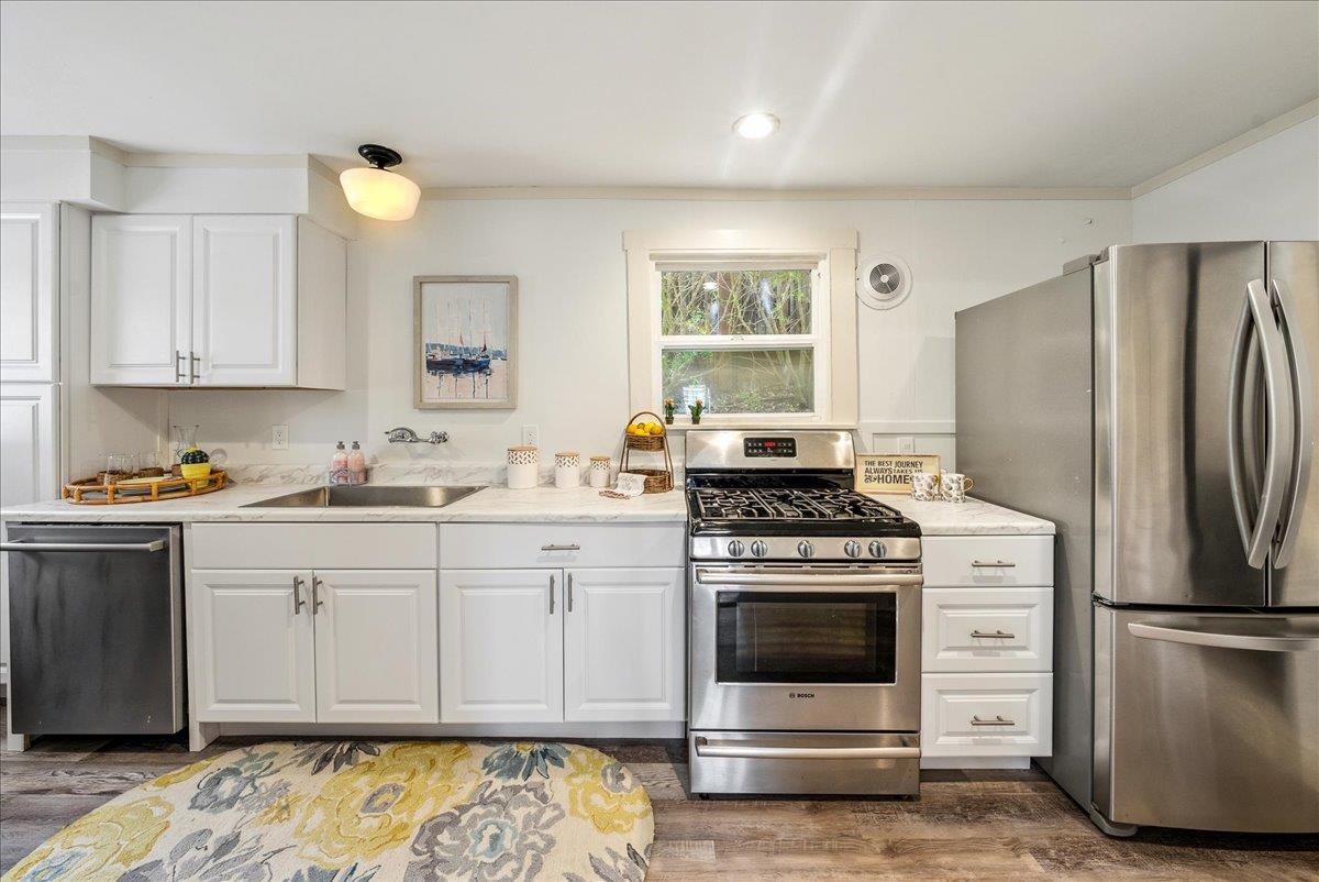 Detail Gallery Image 8 of 38 For 799 Grace St, Monterey,  CA 93940 - 3 Beds | 1 Baths