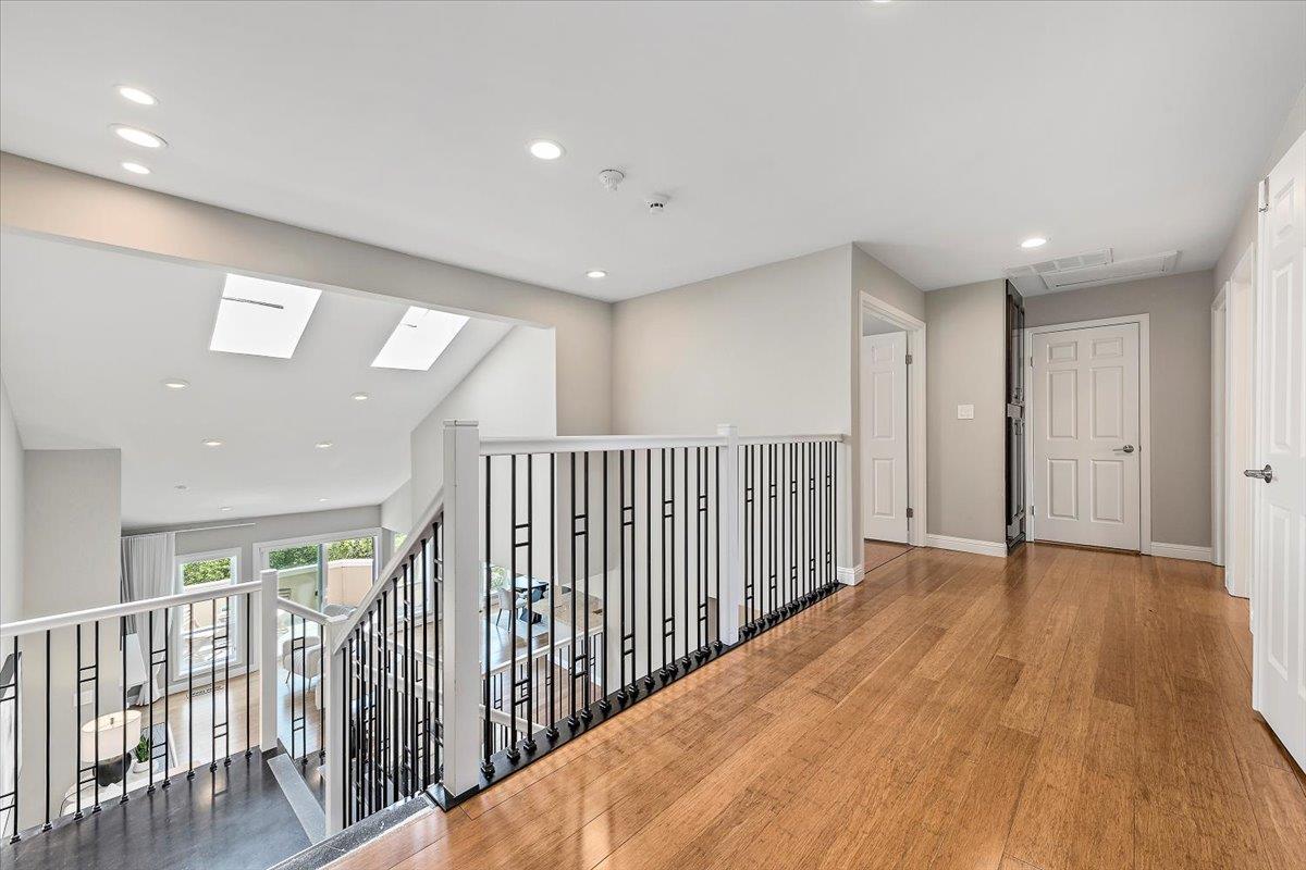 Detail Gallery Image 12 of 36 For 11 Mayflower Ln #242,  San Carlos,  CA 94070 - 3 Beds | 2/1 Baths