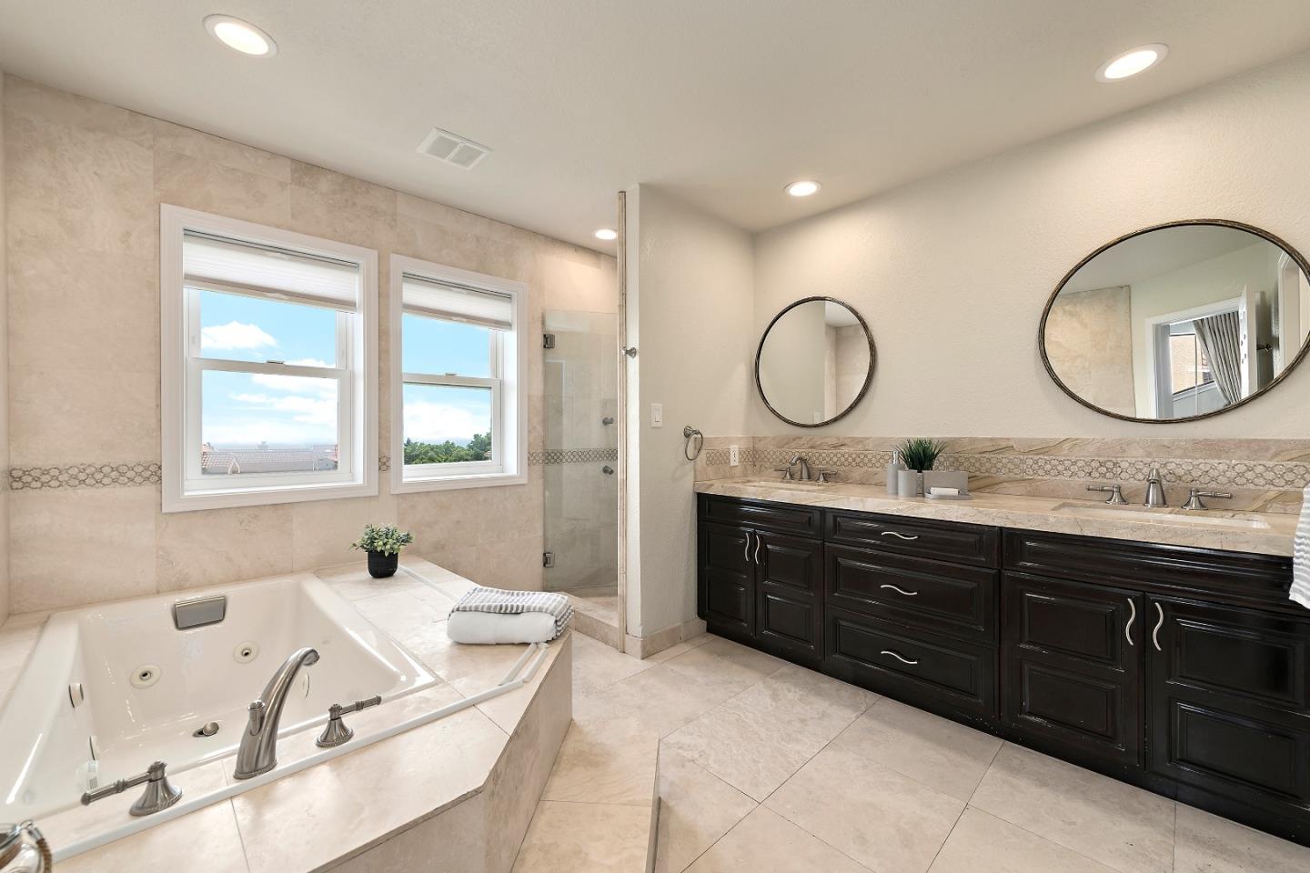 Detail Gallery Image 20 of 36 For 11 Mayflower Ln #242,  San Carlos,  CA 94070 - 3 Beds | 2/1 Baths