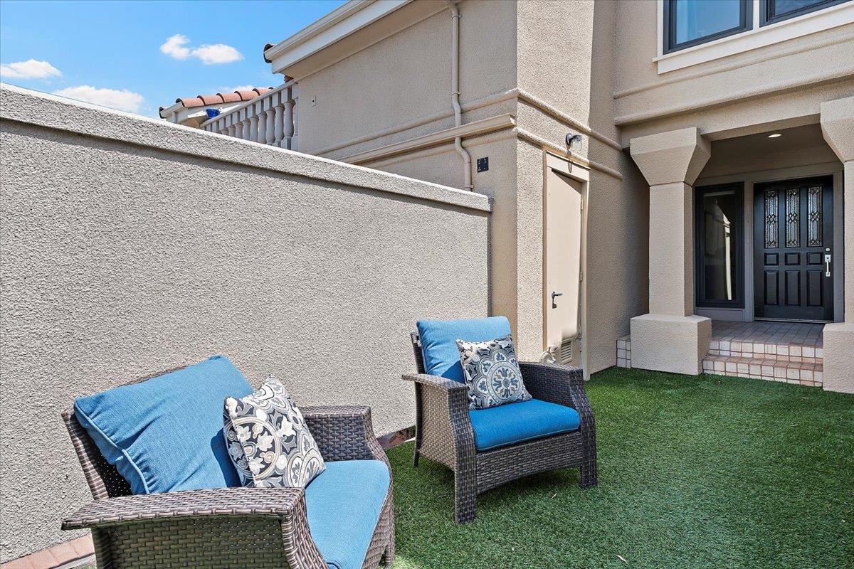 Detail Gallery Image 3 of 36 For 11 Mayflower Ln #242,  San Carlos,  CA 94070 - 3 Beds | 2/1 Baths