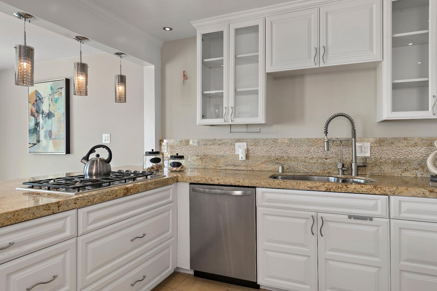 Detail Gallery Image 7 of 36 For 11 Mayflower Ln #242,  San Carlos,  CA 94070 - 3 Beds | 2/1 Baths