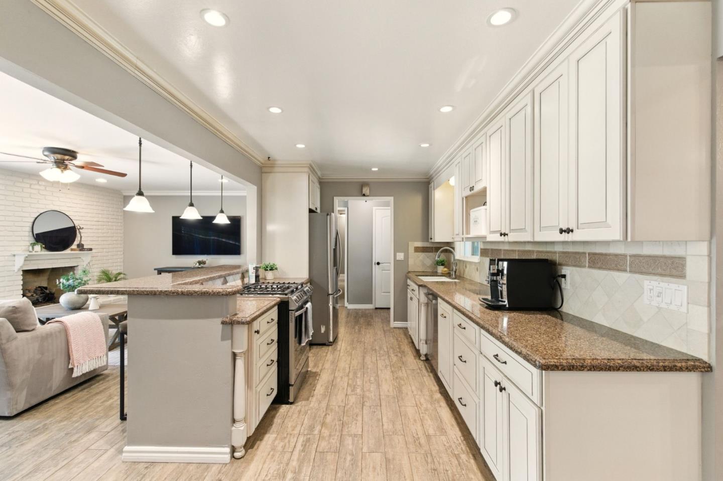 Detail Gallery Image 10 of 38 For 1142 S Genevieve Ln, San Jose,  CA 95128 - 4 Beds | 2 Baths