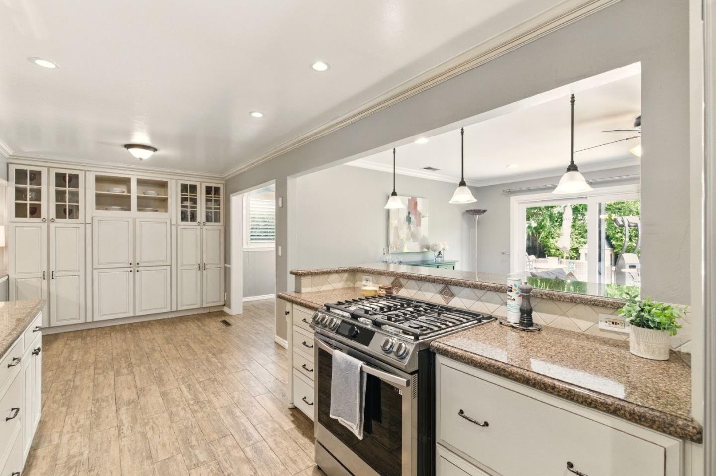 Detail Gallery Image 11 of 38 For 1142 S Genevieve Ln, San Jose,  CA 95128 - 4 Beds | 2 Baths