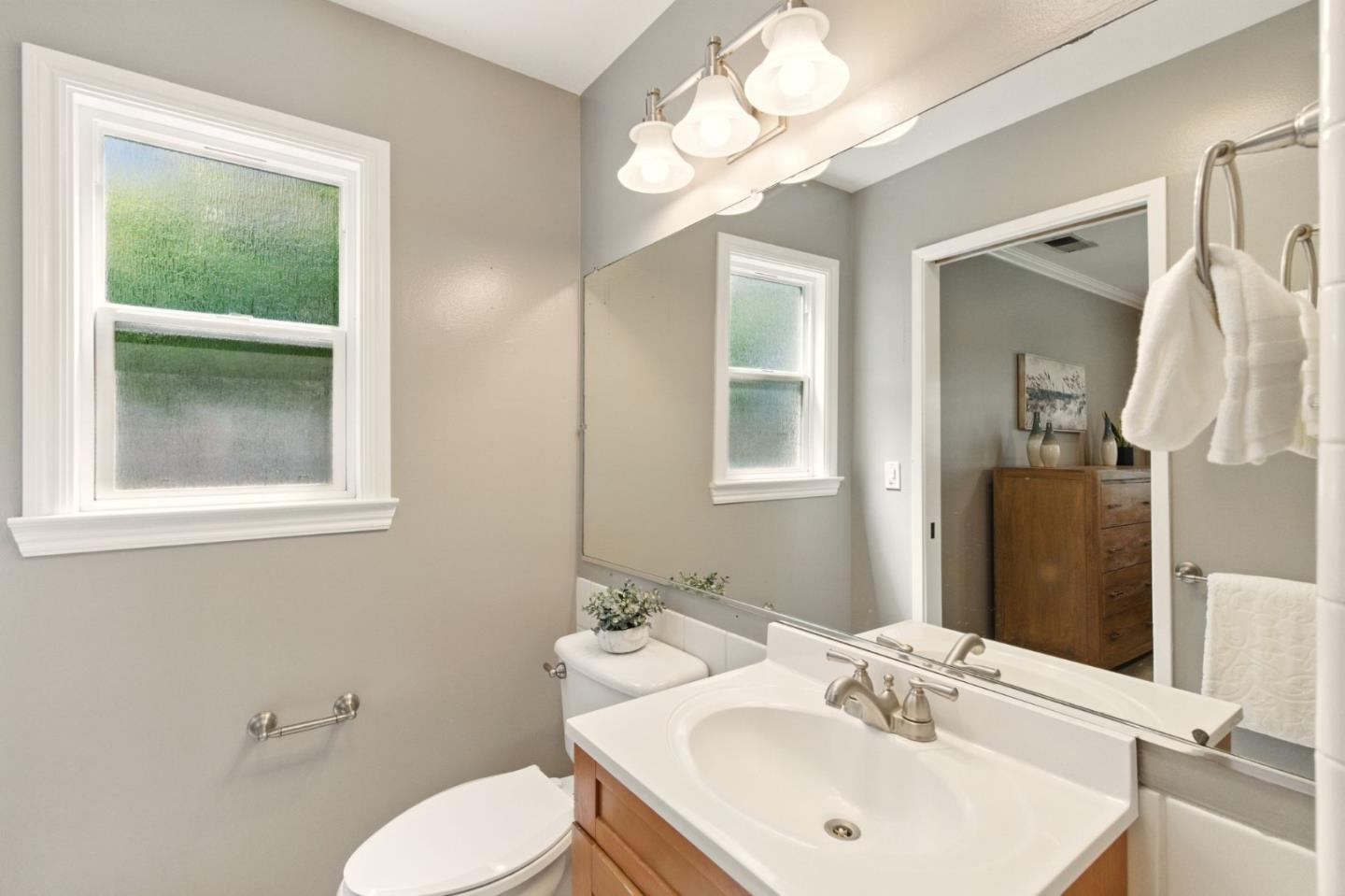 Detail Gallery Image 20 of 38 For 1142 S Genevieve Ln, San Jose,  CA 95128 - 4 Beds | 2 Baths