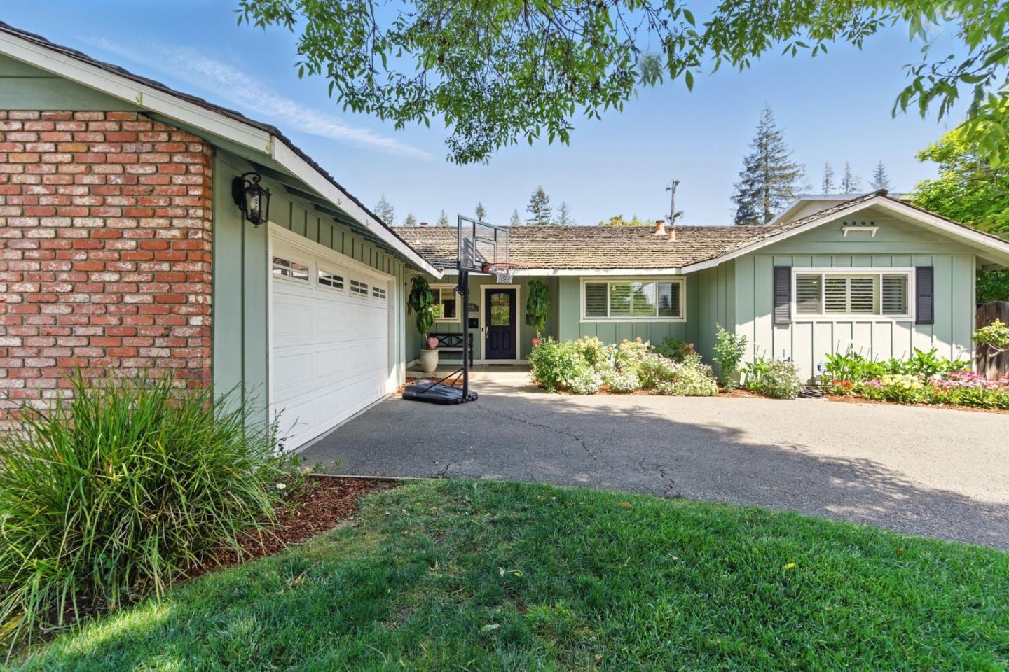 Detail Gallery Image 3 of 38 For 1142 S Genevieve Ln, San Jose,  CA 95128 - 4 Beds | 2 Baths