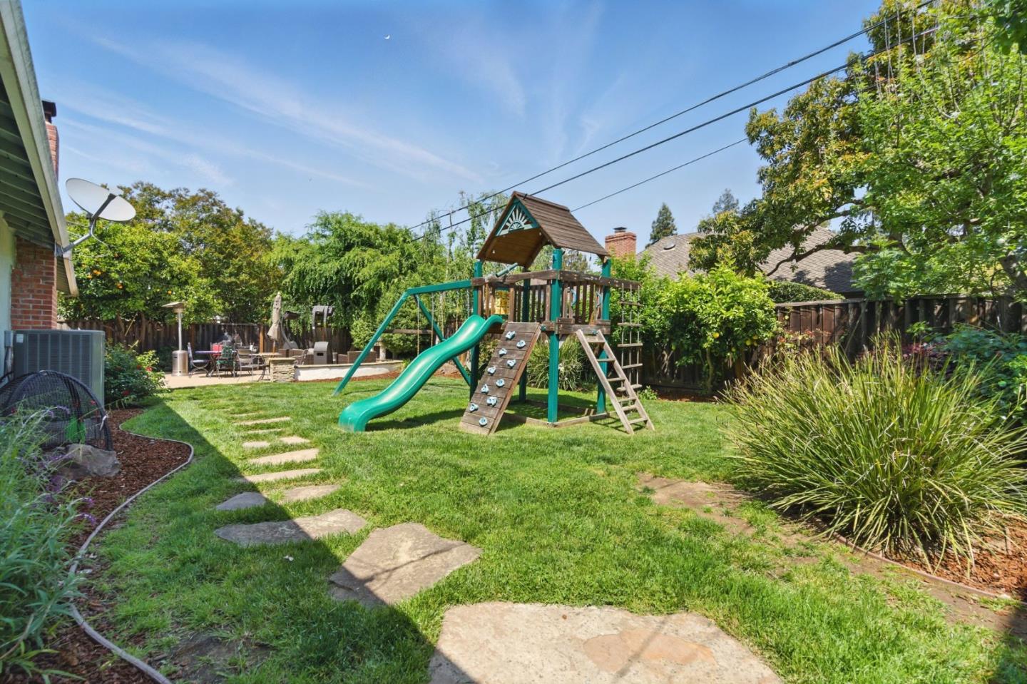 Detail Gallery Image 34 of 38 For 1142 S Genevieve Ln, San Jose,  CA 95128 - 4 Beds | 2 Baths