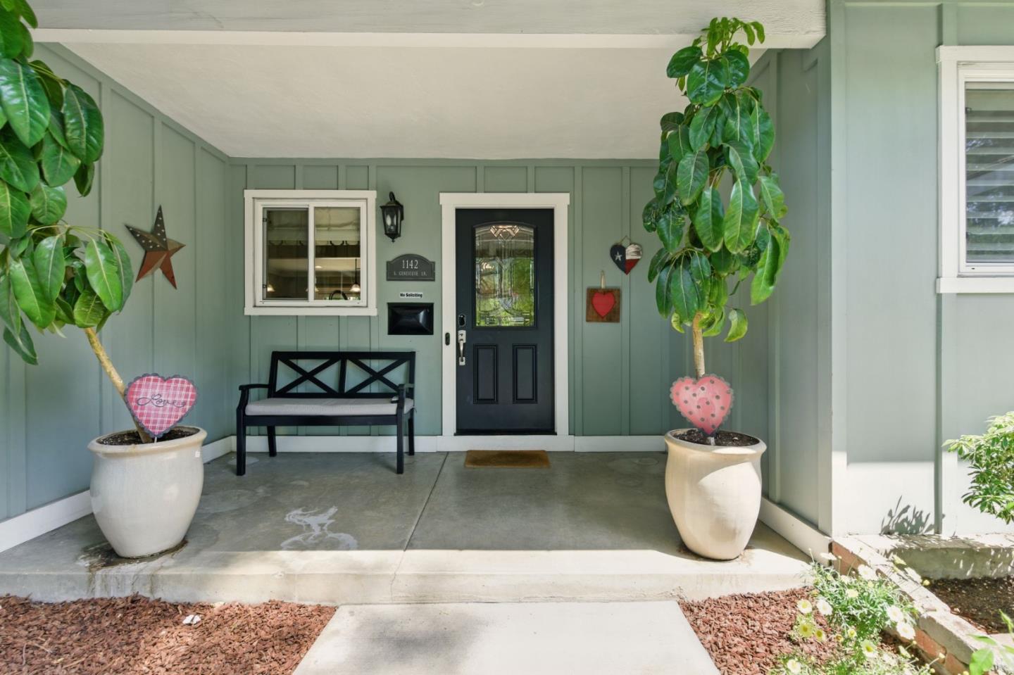 Detail Gallery Image 4 of 38 For 1142 S Genevieve Ln, San Jose,  CA 95128 - 4 Beds | 2 Baths