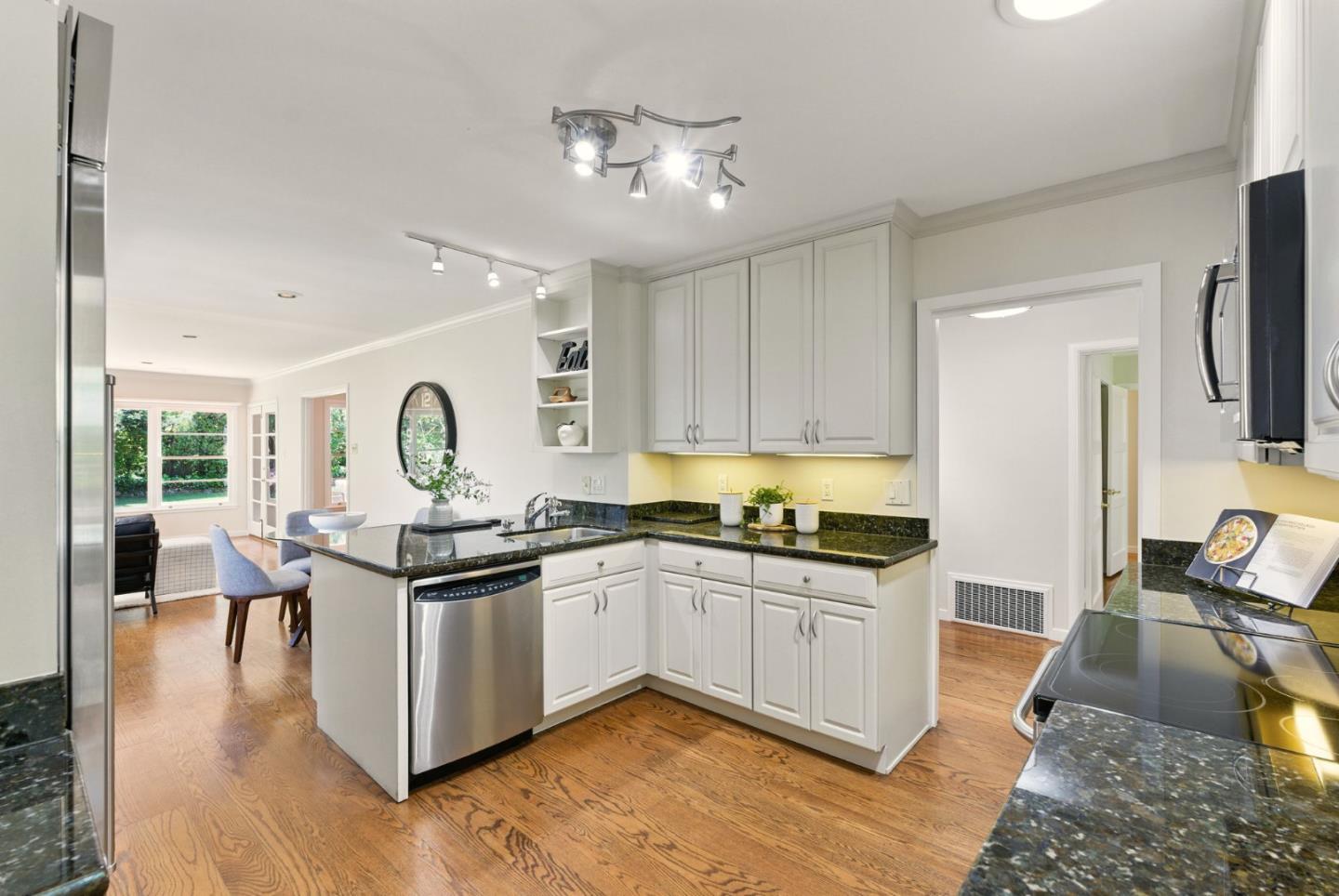 Detail Gallery Image 17 of 45 For 631 Columbia Dr, San Mateo,  CA 94402 - 3 Beds | 2 Baths