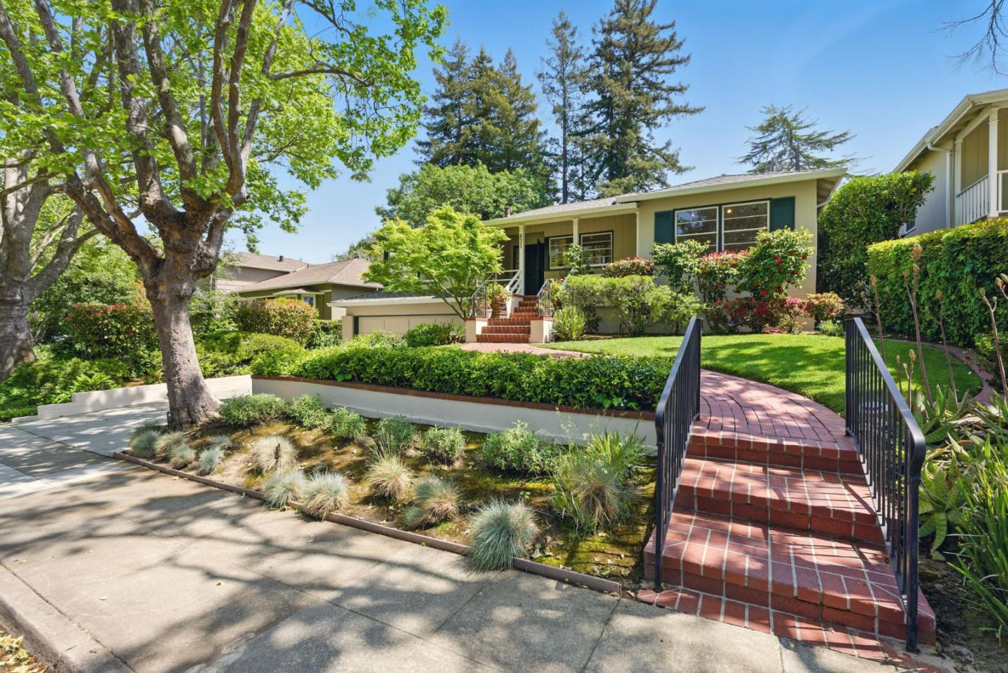 Detail Gallery Image 2 of 45 For 631 Columbia Dr, San Mateo,  CA 94402 - 3 Beds | 2 Baths