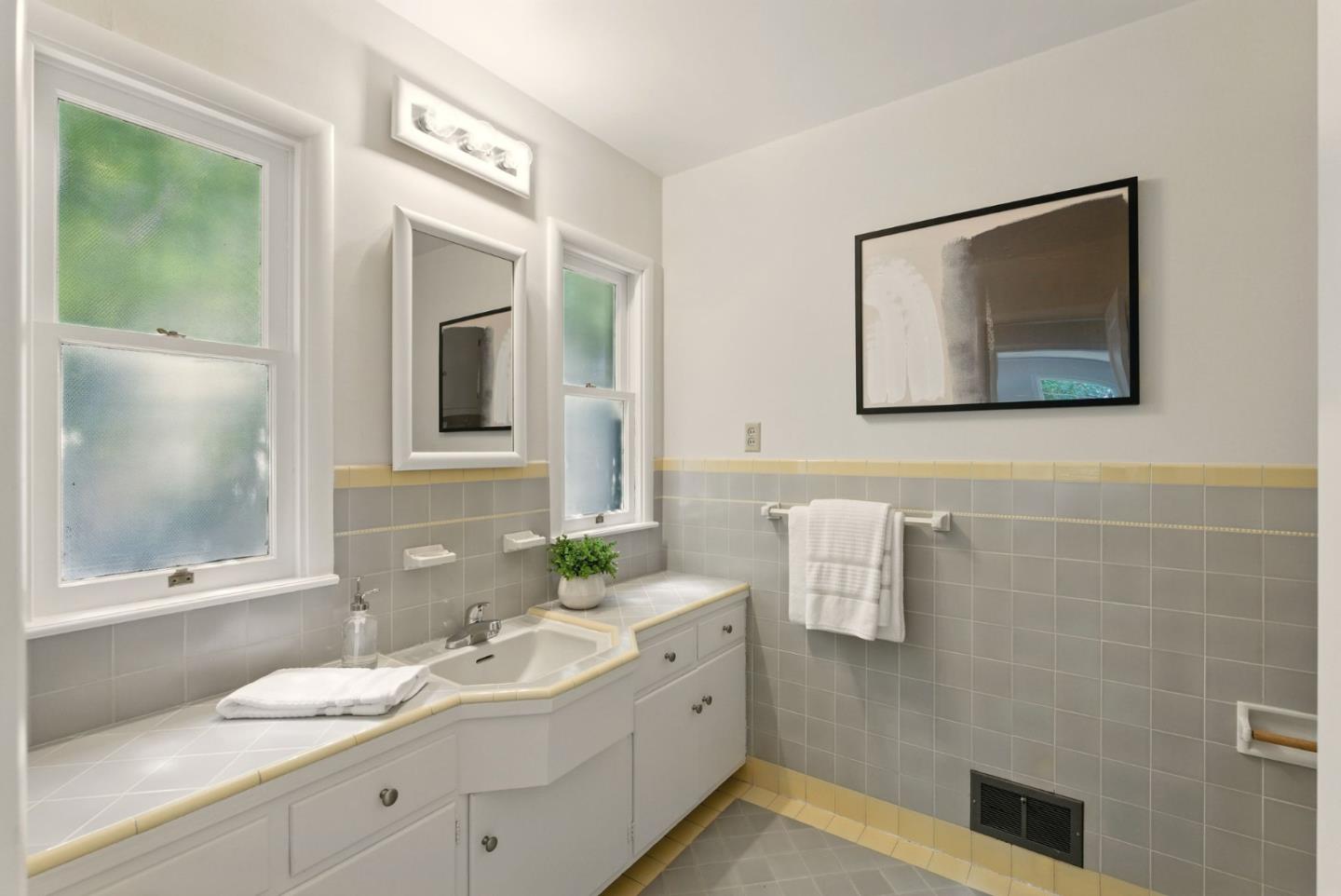 Detail Gallery Image 35 of 45 For 631 Columbia Dr, San Mateo,  CA 94402 - 3 Beds | 2 Baths