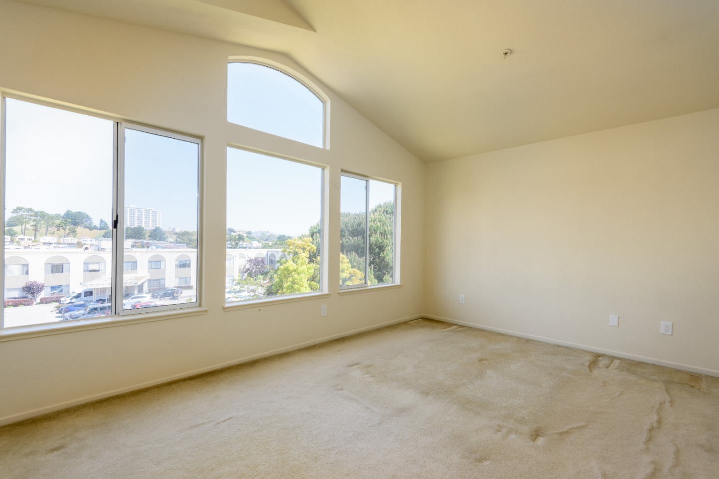 Detail Gallery Image 12 of 26 For 82 Belhaven Court, Daly City,  CA 94015 - 6 Beds | 3 Baths