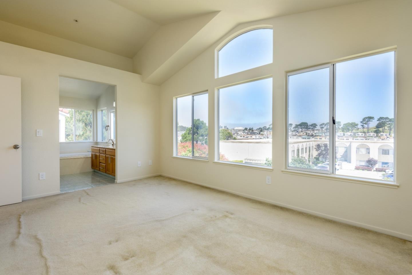 Detail Gallery Image 13 of 26 For 82 Belhaven Court, Daly City,  CA 94015 - 6 Beds | 3 Baths