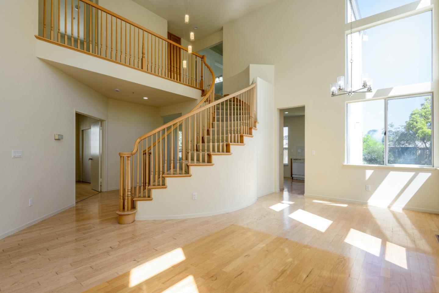 Detail Gallery Image 4 of 26 For 82 Belhaven Court, Daly City,  CA 94015 - 6 Beds | 3 Baths