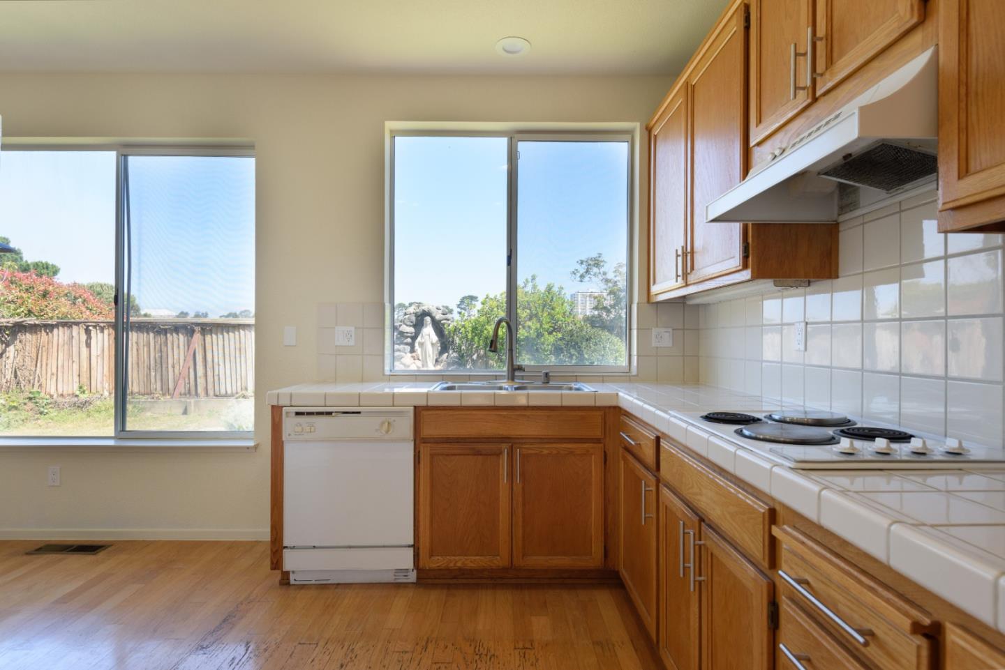 Detail Gallery Image 6 of 26 For 82 Belhaven Court, Daly City,  CA 94015 - 6 Beds | 3 Baths