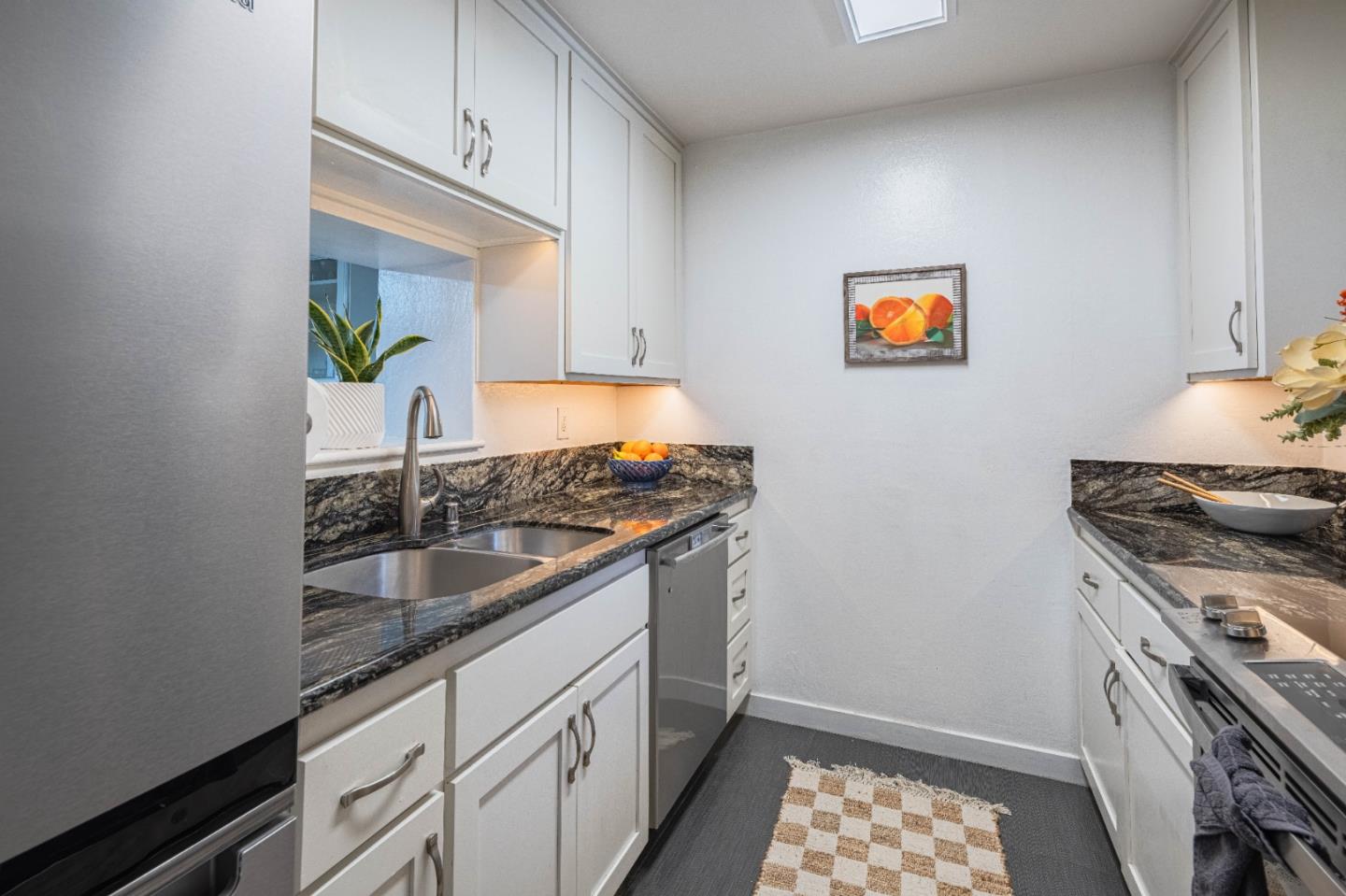 Detail Gallery Image 10 of 36 For 1105 Golden Oaks Ln, Monterey,  CA 93940 - 2 Beds | 2 Baths