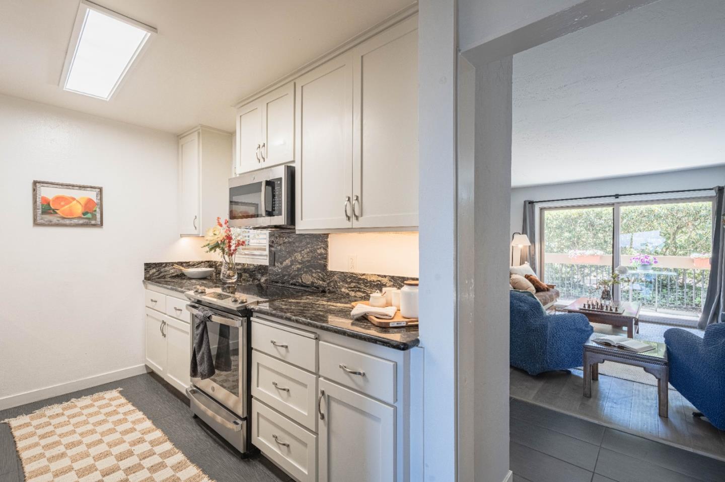 Detail Gallery Image 11 of 36 For 1105 Golden Oaks Ln, Monterey,  CA 93940 - 2 Beds | 2 Baths