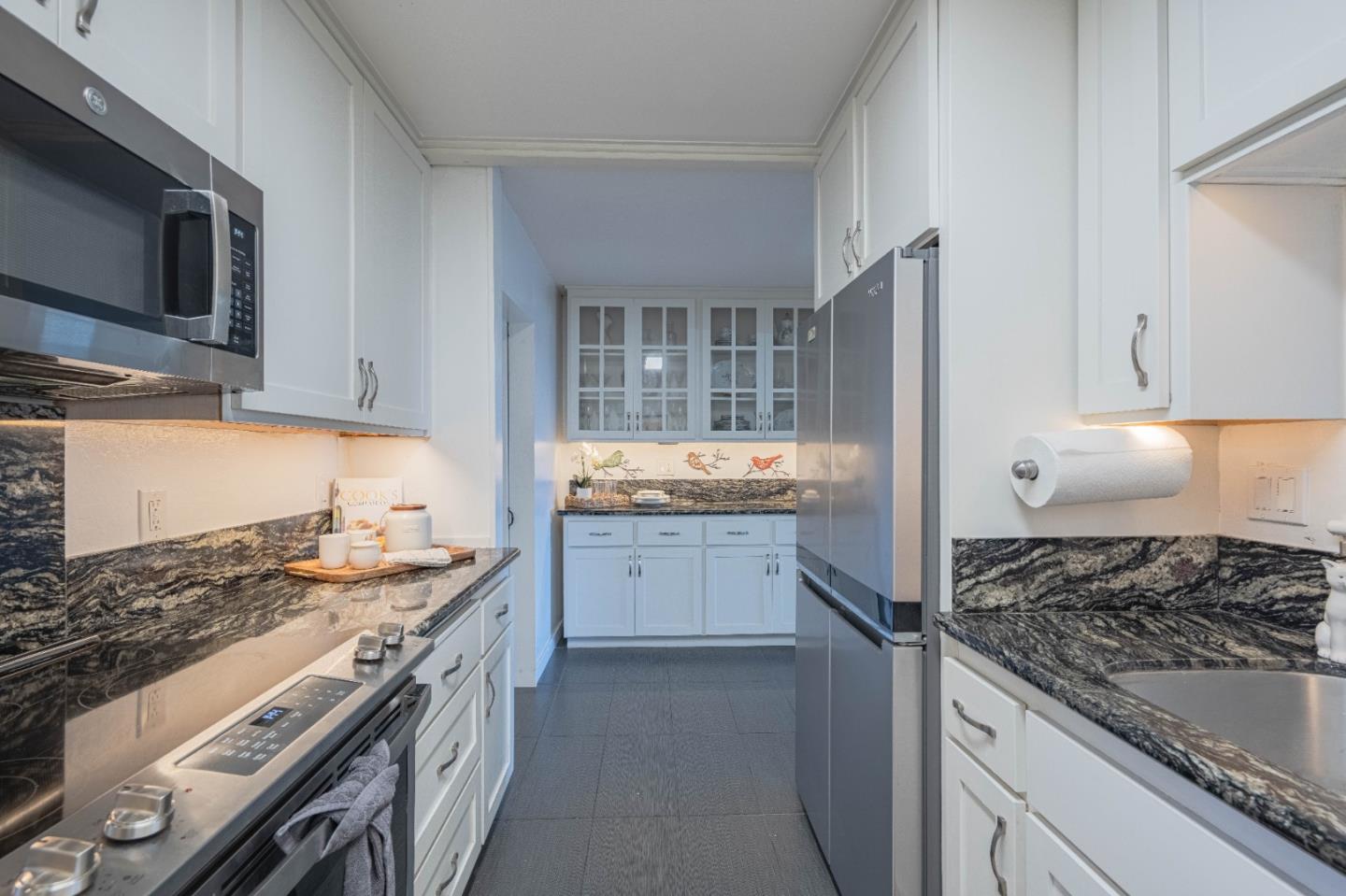 Detail Gallery Image 12 of 36 For 1105 Golden Oaks Ln, Monterey,  CA 93940 - 2 Beds | 2 Baths