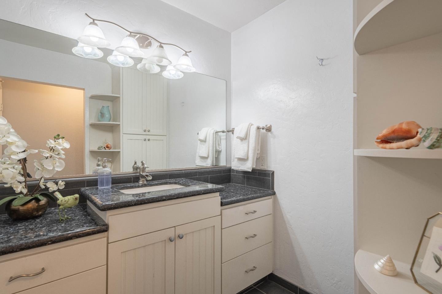 Detail Gallery Image 20 of 36 For 1105 Golden Oaks Ln, Monterey,  CA 93940 - 2 Beds | 2 Baths