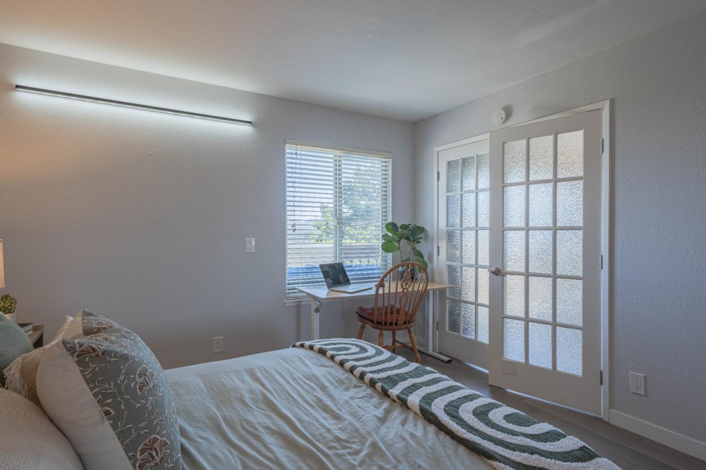 Detail Gallery Image 23 of 36 For 1105 Golden Oaks Ln, Monterey,  CA 93940 - 2 Beds | 2 Baths