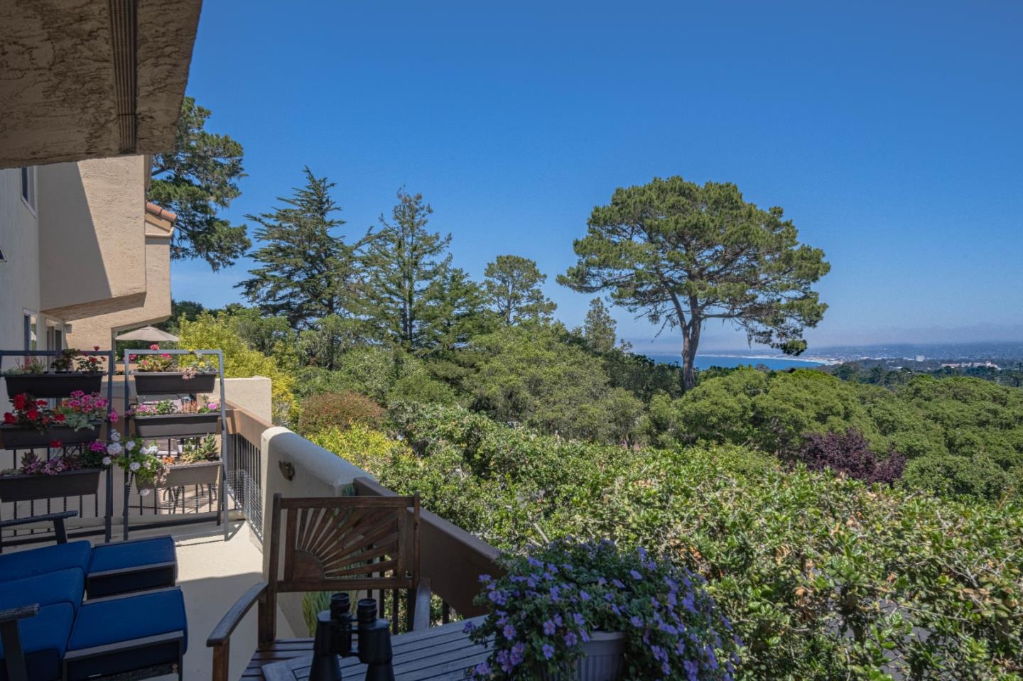 Detail Gallery Image 3 of 36 For 1105 Golden Oaks Ln, Monterey,  CA 93940 - 2 Beds | 2 Baths