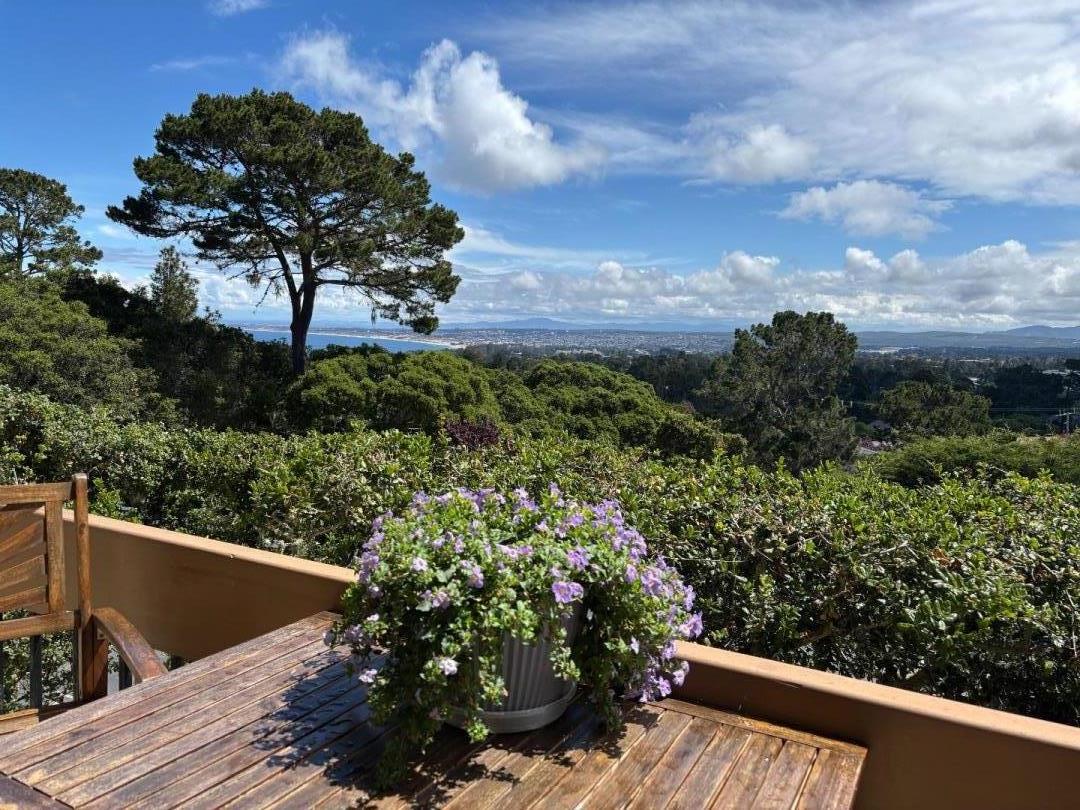 Detail Gallery Image 33 of 36 For 1105 Golden Oaks Ln, Monterey,  CA 93940 - 2 Beds | 2 Baths