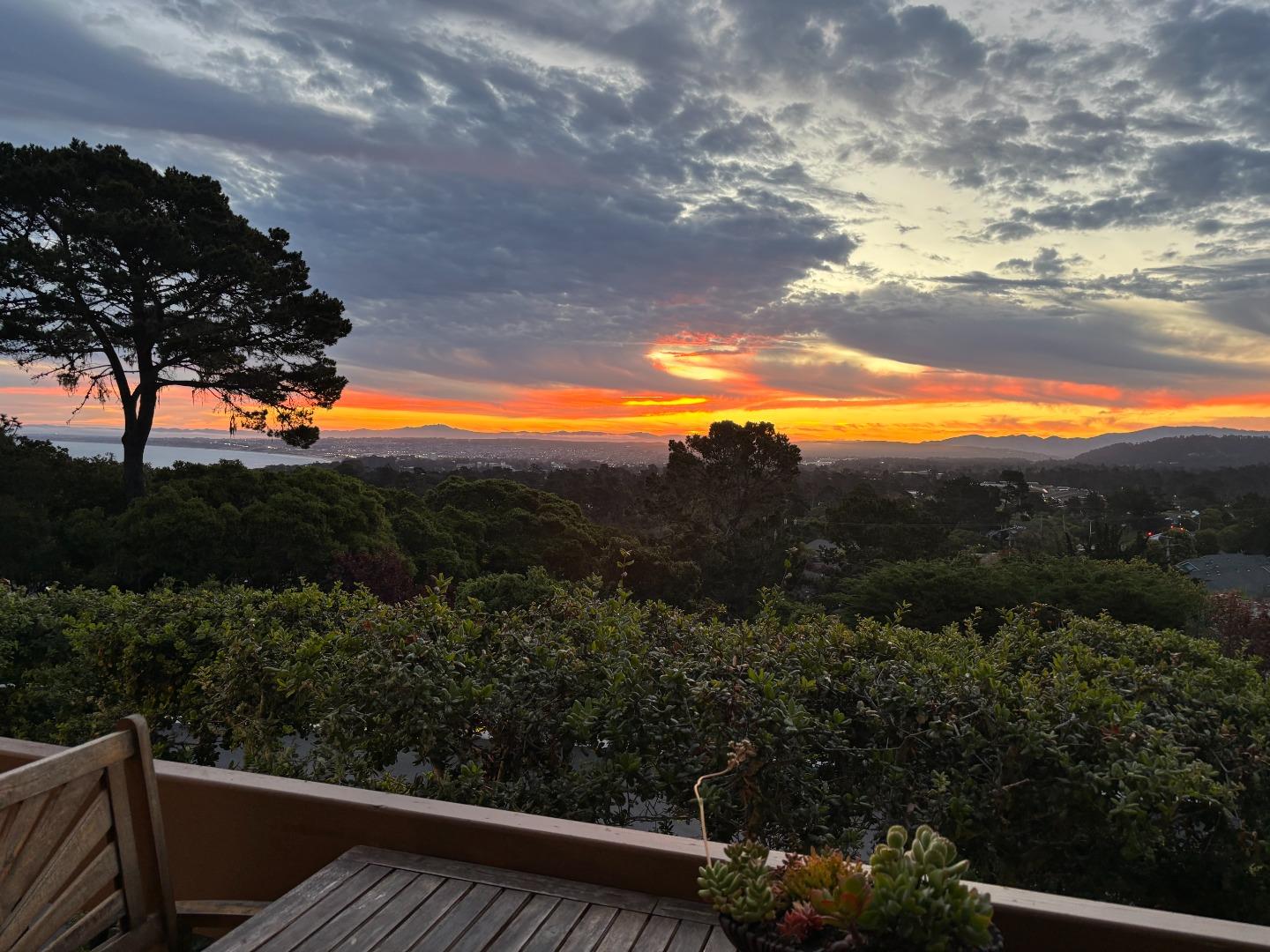 Detail Gallery Image 35 of 36 For 1105 Golden Oaks Ln, Monterey,  CA 93940 - 2 Beds | 2 Baths
